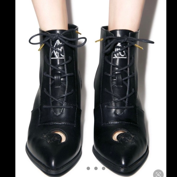 YRU Shoes - YRU AURA BOOTS